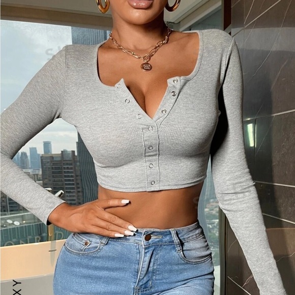 SHEIN sxy notch neck popper front crop tee - Picture 3 of 3